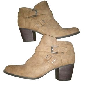 Indigo Rd. Saldena Heel Faux Tan Suede Bootie Size 9